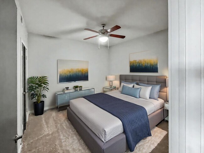 Building Photo - Sun Soaked Penthouse in Dallas