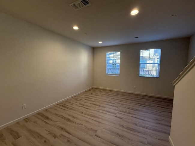 Building Photo - 1055 Chamomile Walkway