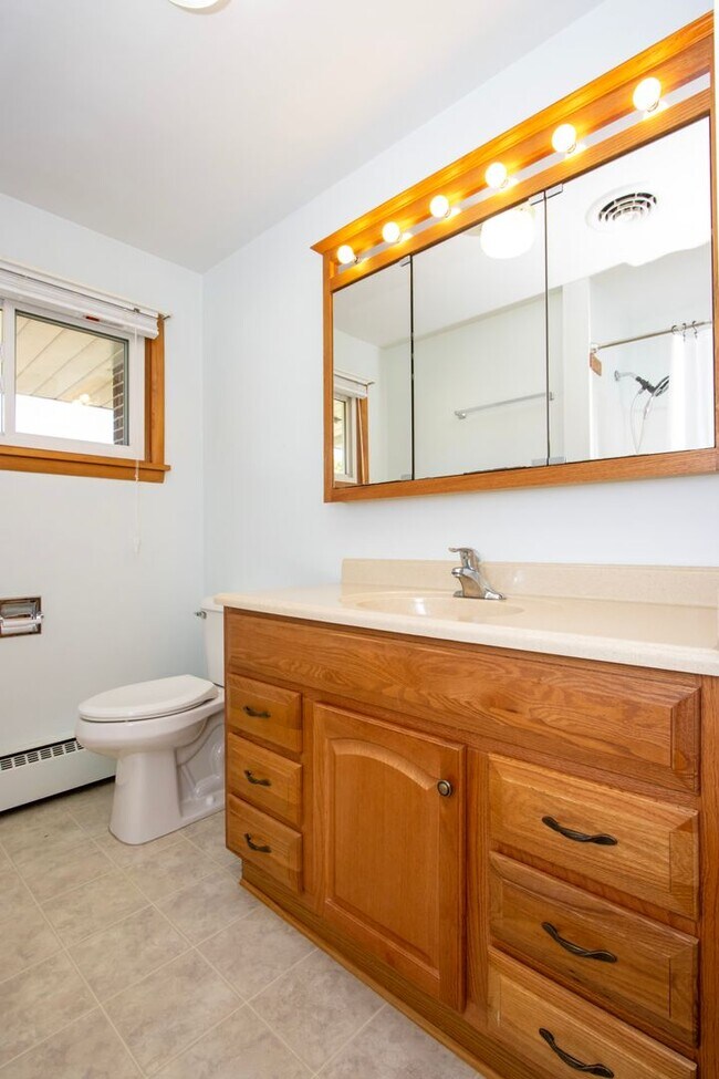 Building Photo - Charming Ranch Home