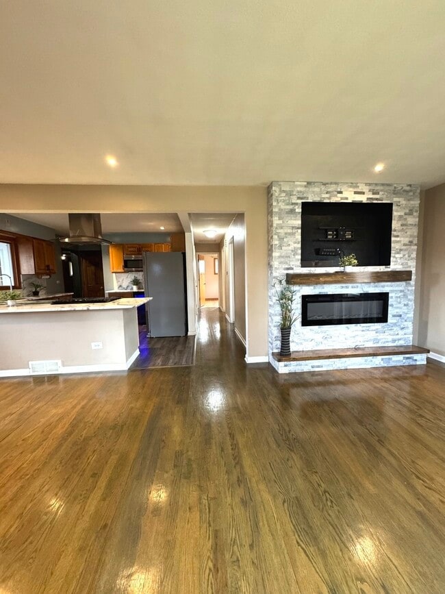 Building Photo - 3133 21st Pl