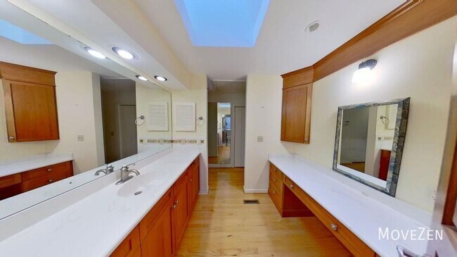 Building Photo - 2323 Ridgefield Dr