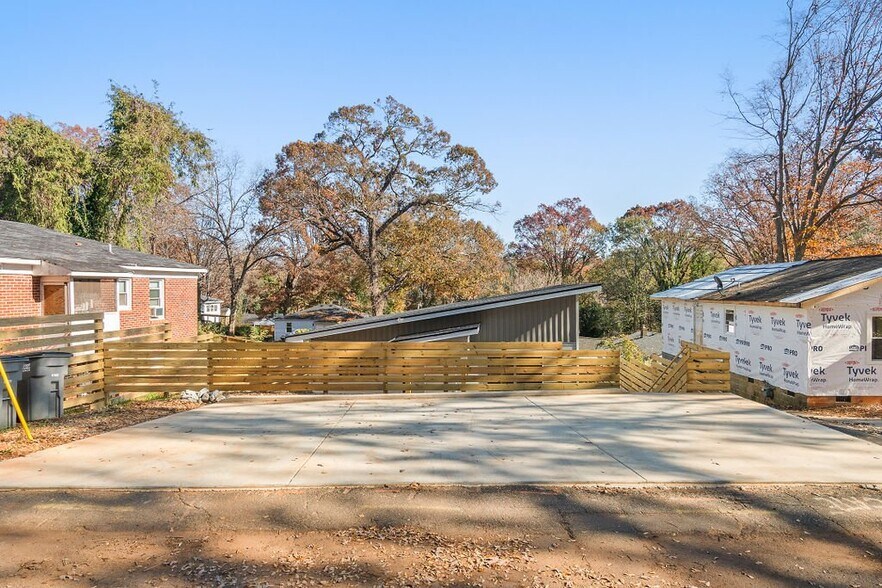 Building Photo - 21 Cody St