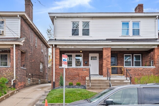 Building Photo - Exquisitely Renovated 3 Bedroom/ 2 Bath in Pittsburgh's East Side