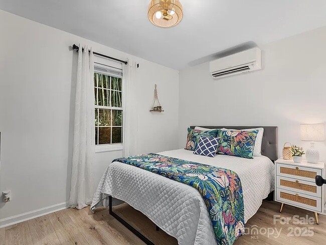 Building Photo - 15 Lawterdale Rd