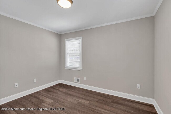 Building Photo - 557 Mantoloking Rd