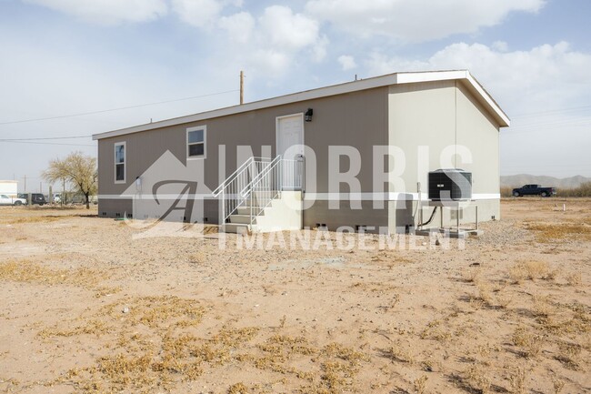 Building Photo - Great Opportunity to Live Close to Town in...