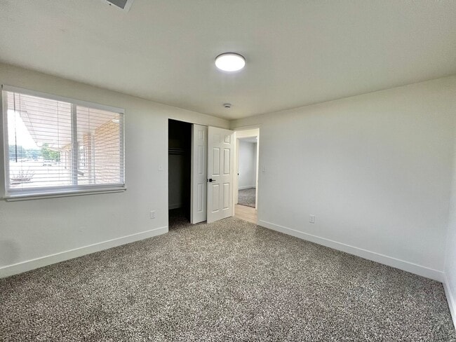 Building Photo - 1640 Cheyenne Ave