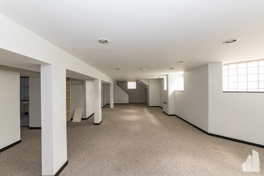 Building Photo - 4008 N Southport Ave