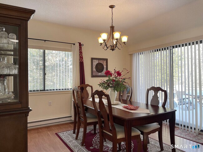 Building Photo - 6 Heritage Crest Dr