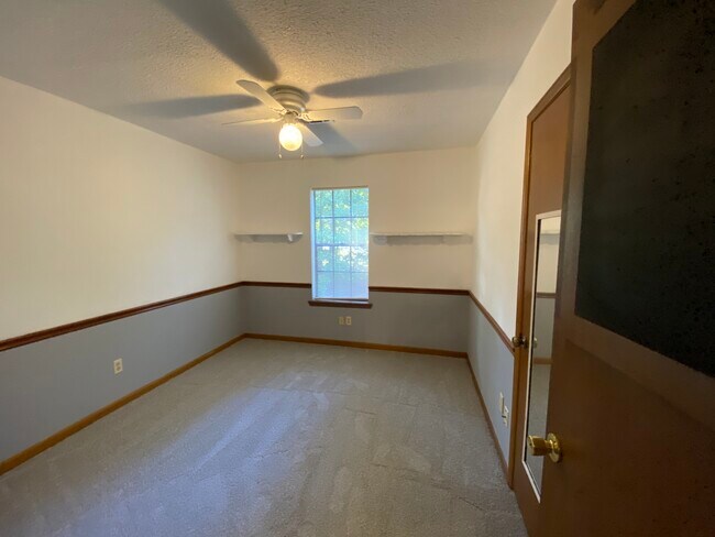 Building Photo - 4068 Buckingham Pl