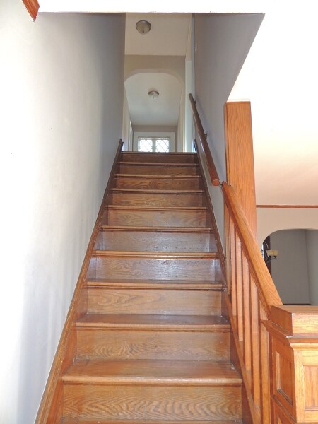 Stair Leading up - 331 Walnut St