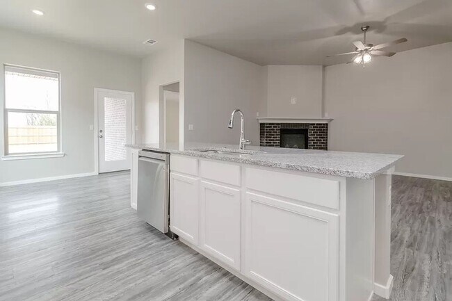 Building Photo - NOW PRE LEASING WITH SUMMER MOVE IN SPECIAL!