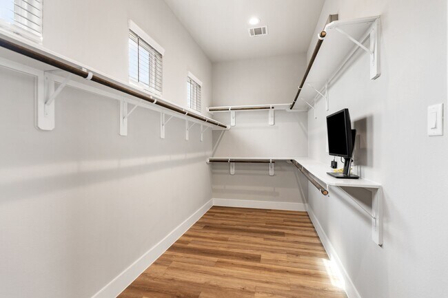 Building Photo - 9013 Lonestar River Ln