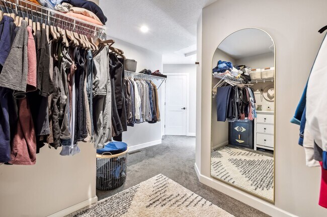 Building Photo - 2275 Lakeshore Point Dr N E