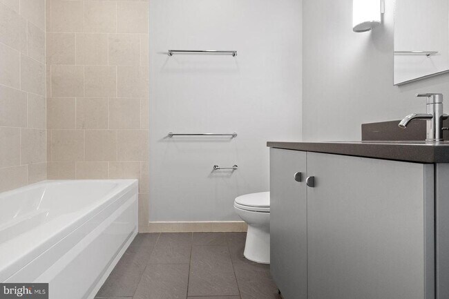 Building Photo - 2101 Market St