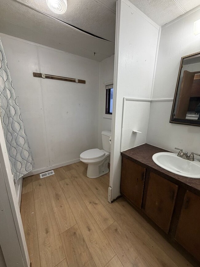 Building Photo - 3 bed 1 bath mobile home