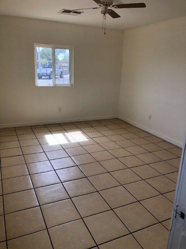 Building Photo - 10202 N 9th Ave