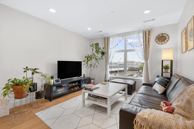 Living Area - 250 Meridian St