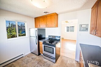 Building Photo - NEWLY RENOVATED CORNER UNIT - Beautiful 2b...