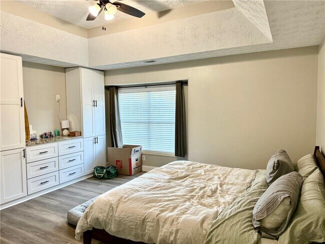 Building Photo - 3310 Stratton Ln