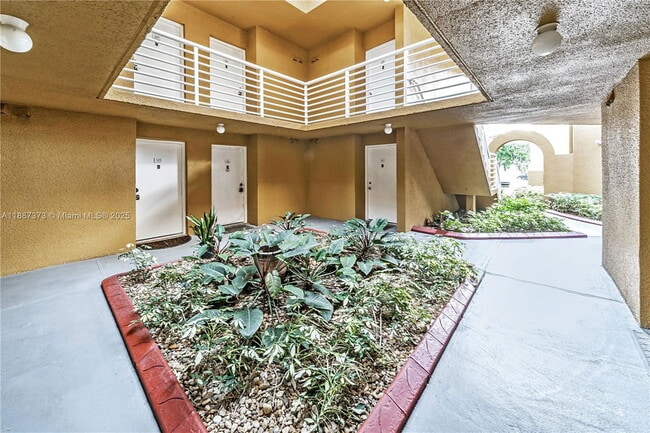 Building Photo - 9705 Fontainebleau Blvd