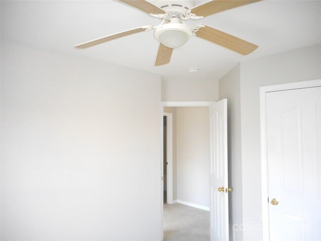 Building Photo - 3804 York Aly