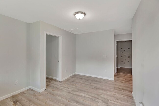 Building Photo - Large open floor plan in Spring Grove Plan...