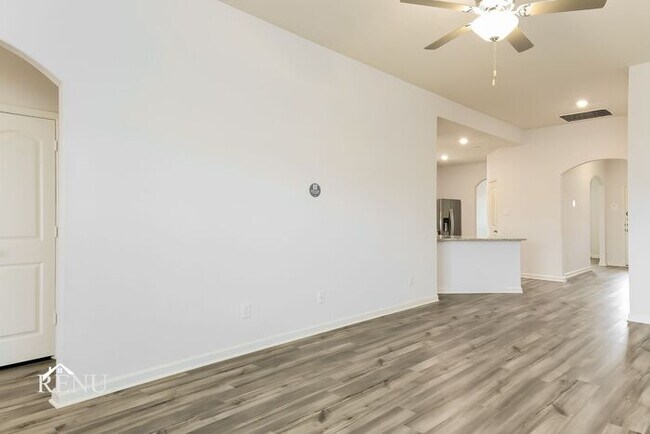 Building Photo - 1100 Wheatfield Ln