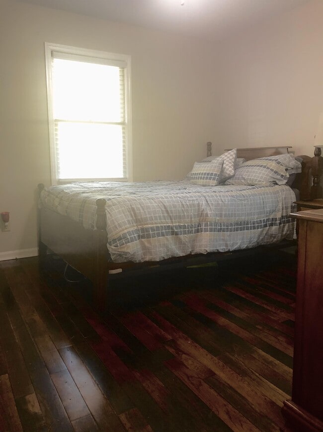 Building Photo - 1070 Acorn Ct