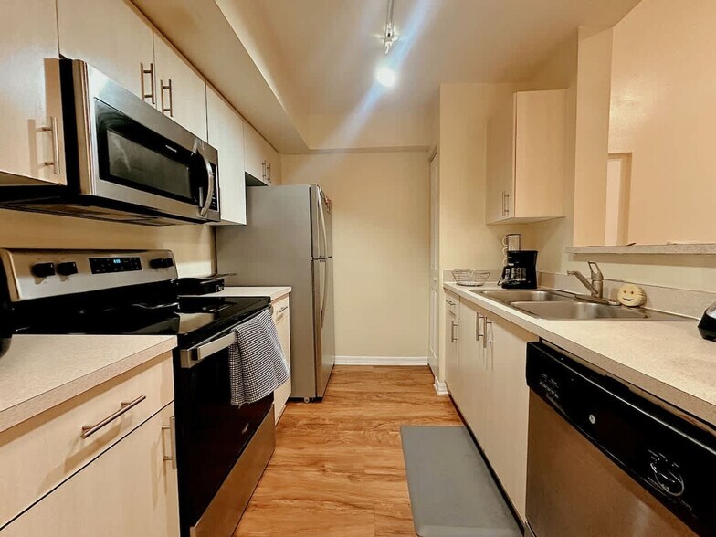 Building Photo - 631 SW 111th Ln