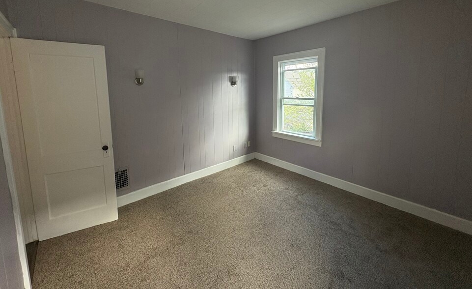 Building Photo - 135 Hartwell Rd