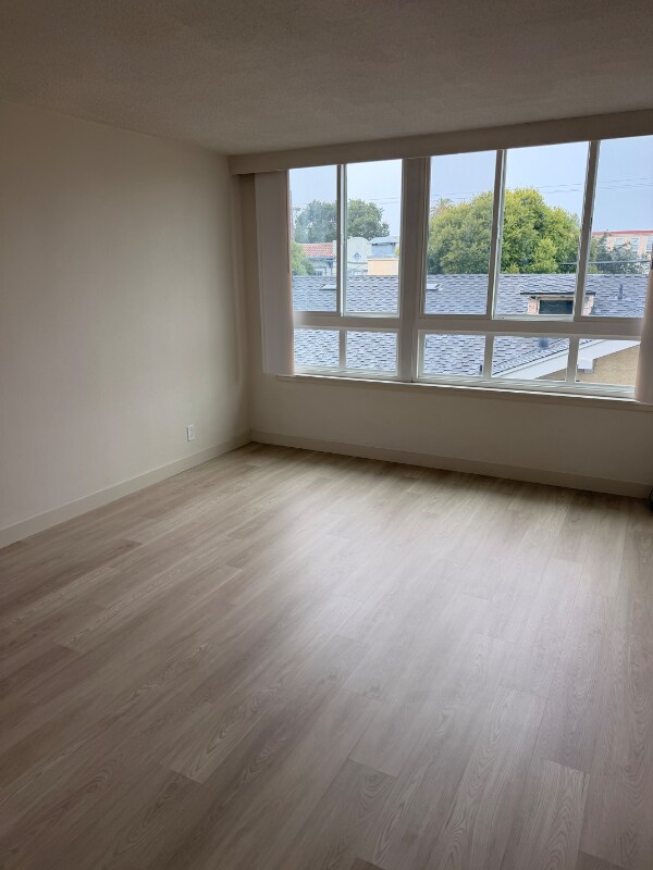 Building Photo - 525 N San Mateo Dr