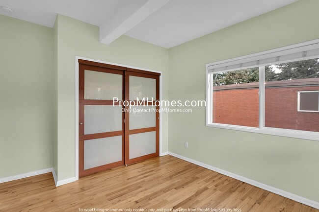 Building Photo - Beautiful Two Bedroom Apartment on Rosemon...