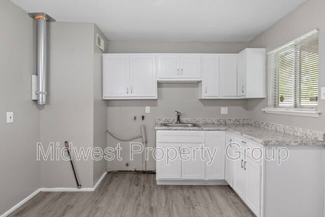 Building Photo - 24 Boles Ave