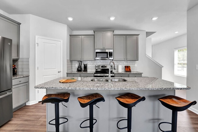 Building Photo - 3361 The Way Pl