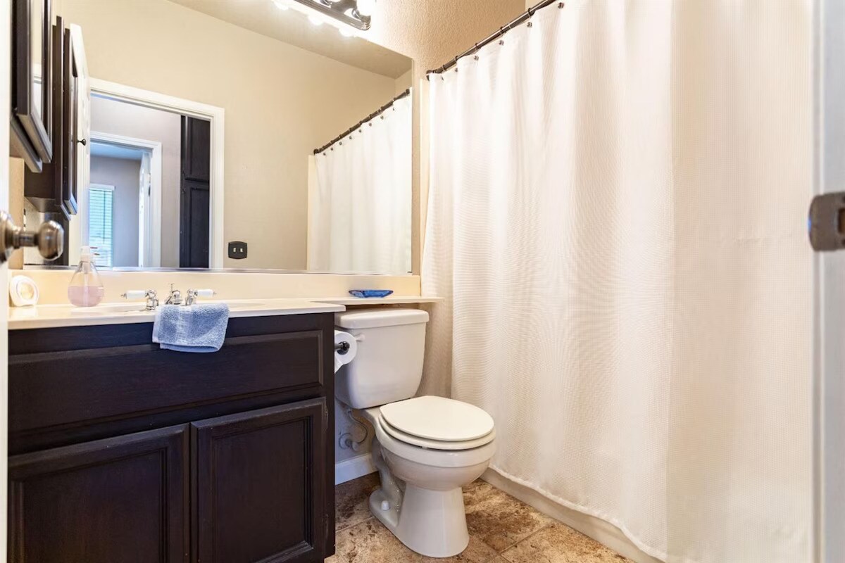 2nd Full Bathroom with Tub & Shower - 9316 Caulfield Dr
