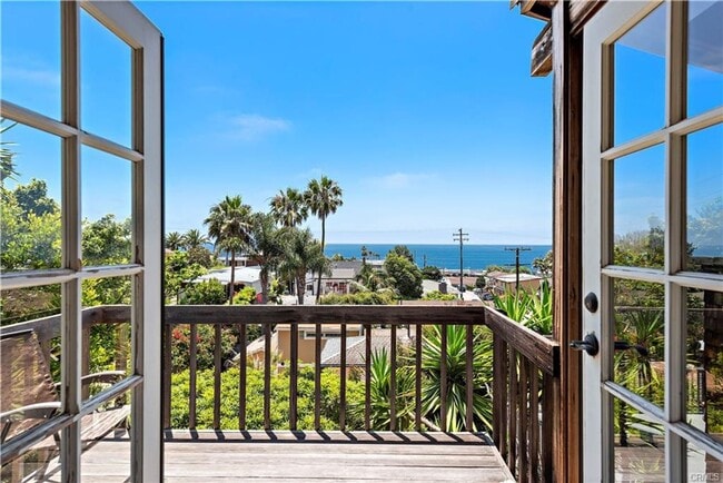 Building Photo - Woods Cove Beach House