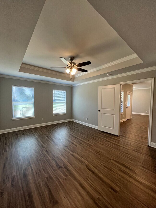 Building Photo - Country Heights #202