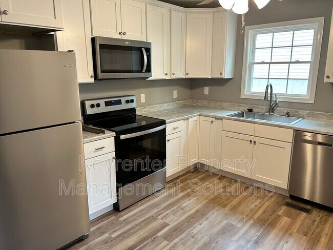 Building Photo - 905 Gardner St