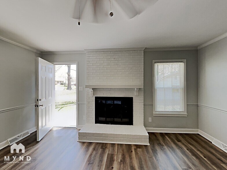 Building Photo - 4901 Craigwood Dr