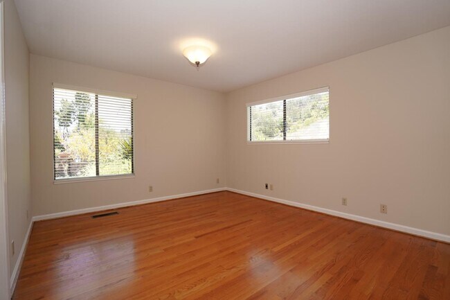 Building Photo - 7175 Red Holly Ct