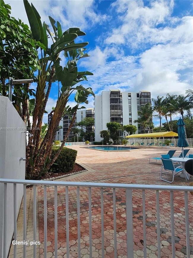 Building Photo - 20500 W Country Club Dr