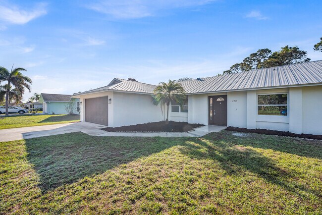 Building Photo - 2514 SE Alfonso Ave