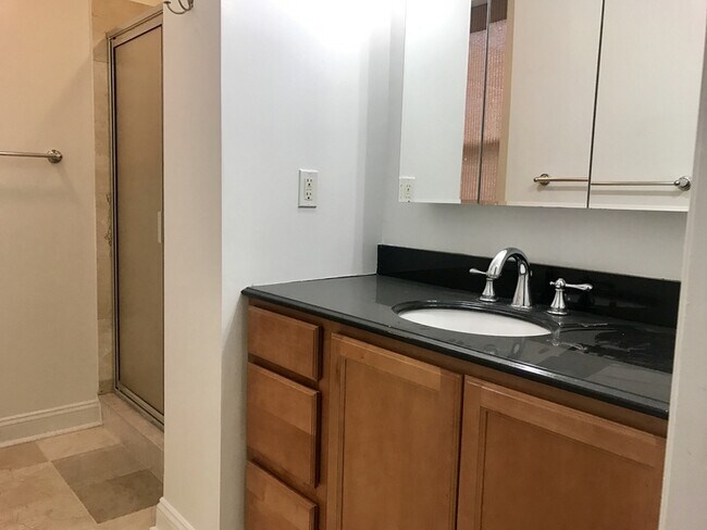 Building Photo - 25 N Montford Ave