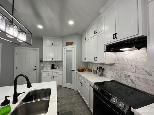 Building Photo - 20 N Sugar Bear Dr
