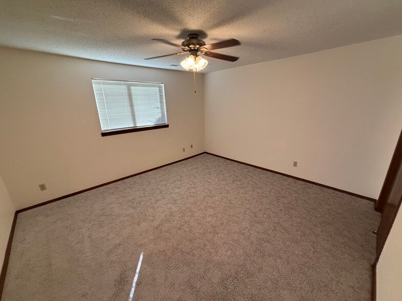 Building Photo - 2709 Ventura Dr