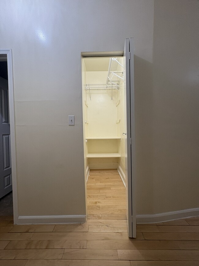 Building Photo - 413 Georges Pl