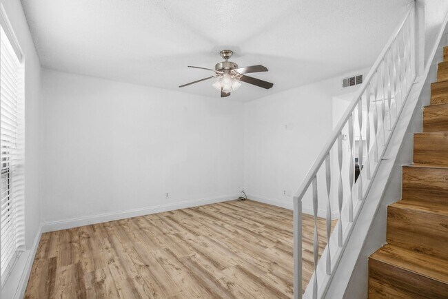 Building Photo - 2729 Hurstview Dr