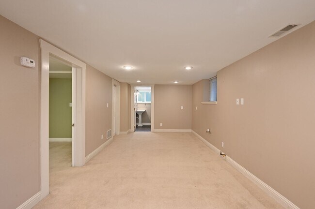 Building Photo - Charming 3 Bedroom/2 Bath Craftsman Home for Lease in Phinney/Greenlake