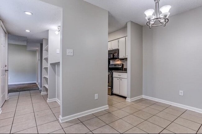 Building Photo - 2BD/1.5BA Townhouse located on the Germantown/Memphis Line!